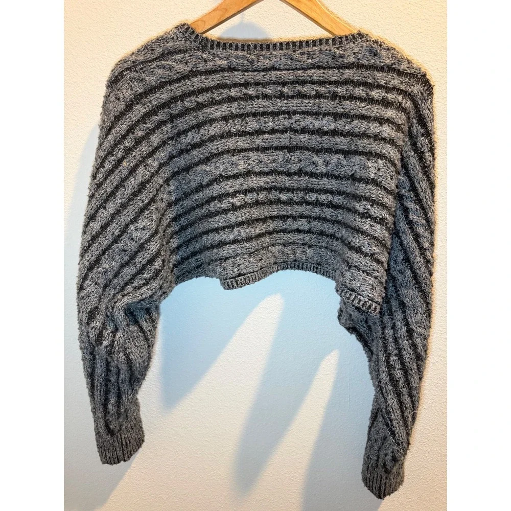 N/A cropped shrug